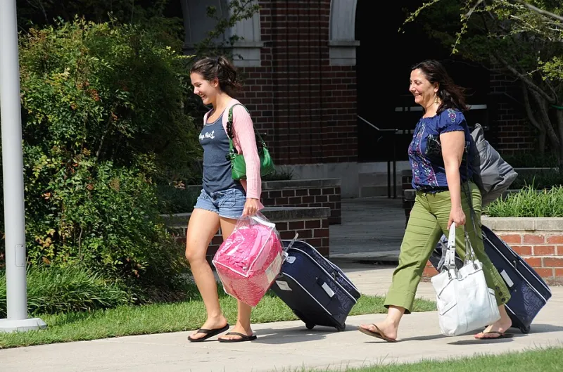 Fourteen Days, One Suitcase, Zero Non-Navy Items: My Two-Week Travel Experiment